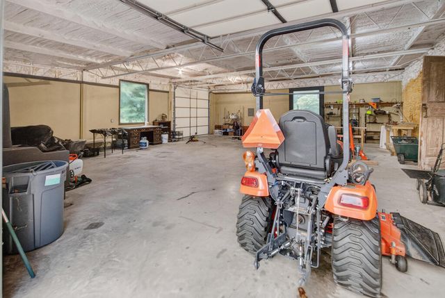 210 W Pierceville Road, Mccaysville, GA 30555