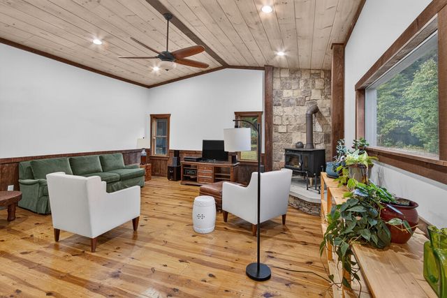 210 W Pierceville Road, Mccaysville, GA 30555