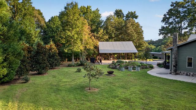 210 W Pierceville Road, Mccaysville, GA 30555
