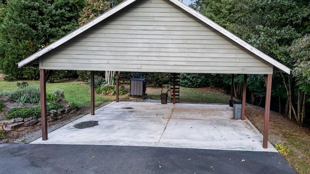 210 W Pierceville Road, Mccaysville, GA 30555