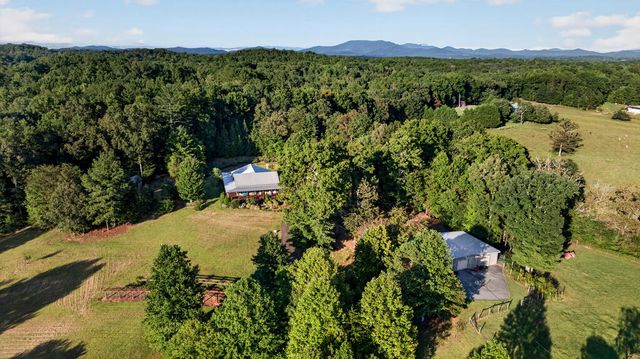 210 W Pierceville Road, Mccaysville, GA 30555