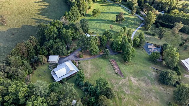 210 W Pierceville Road, Mccaysville, GA 30555