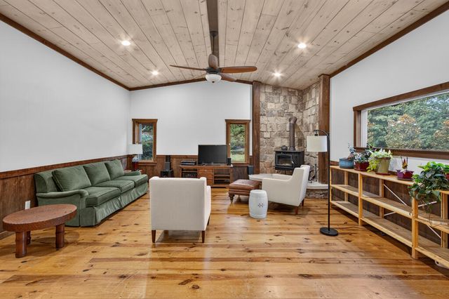 210 W Pierceville Road, Mccaysville, GA 30555