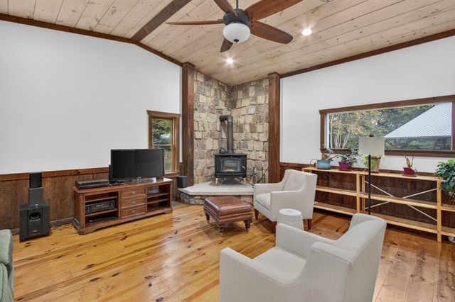 210 W Pierceville Road, Mccaysville, GA 30555