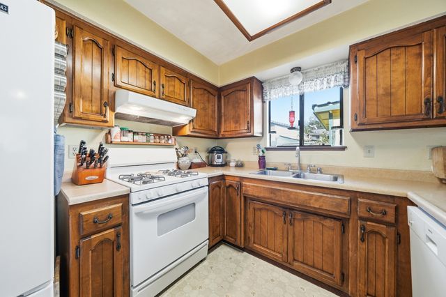 6921 Dennis Court, Redding, CA 96001