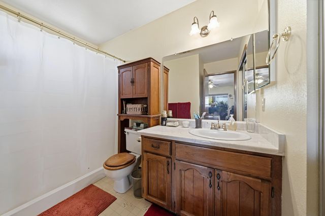 6921 Dennis Court, Redding, CA 96001