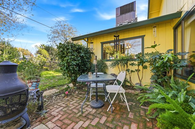 6921 Dennis Court, Redding, CA 96001