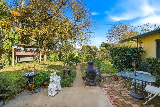 6921 Dennis Court, Redding, CA 96001