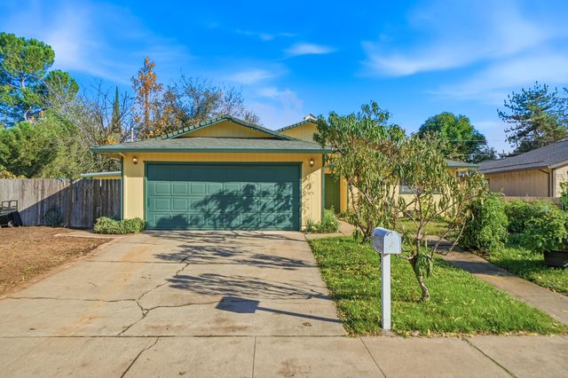 6921 Dennis Court, Redding, CA 96001