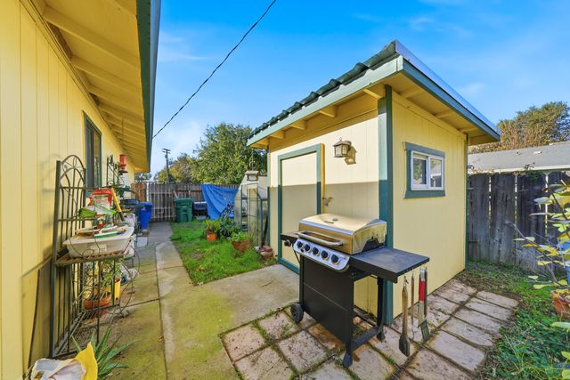 6921 Dennis Court, Redding, CA 96001