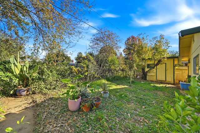 6921 Dennis Court, Redding, CA 96001