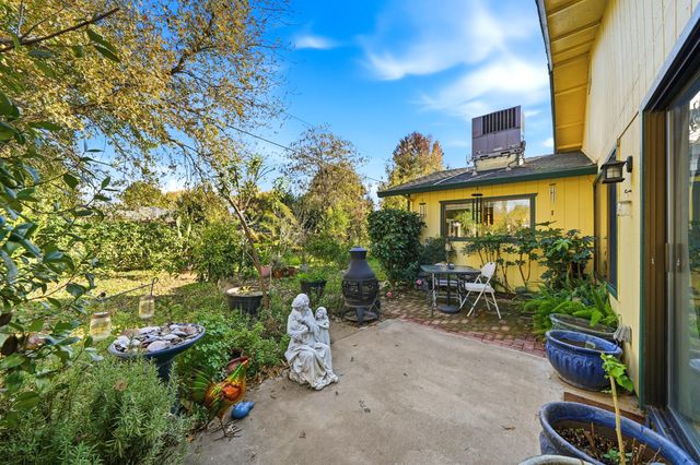 6921 Dennis Court, Redding, CA 96001