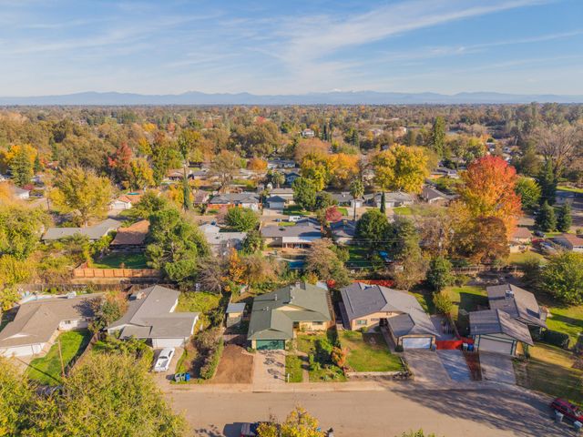 6921 Dennis Court, Redding, CA 96001