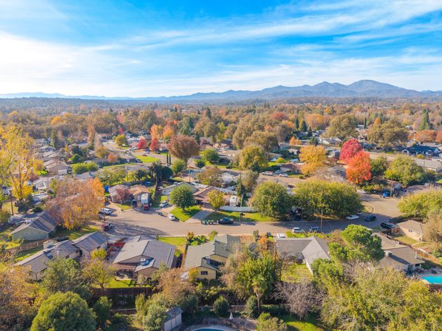 6921 Dennis Court, Redding, CA 96001