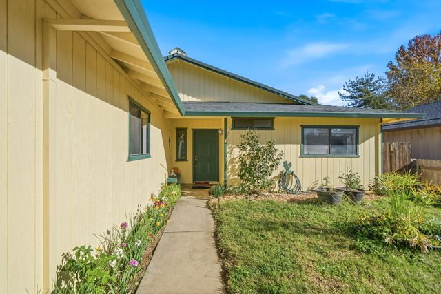 6921 Dennis Court, Redding, CA 96001