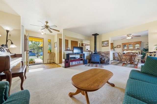 6921 Dennis Court, Redding, CA 96001