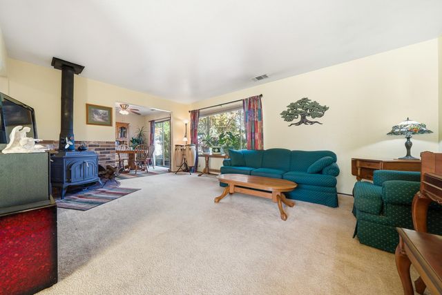 6921 Dennis Court, Redding, CA 96001