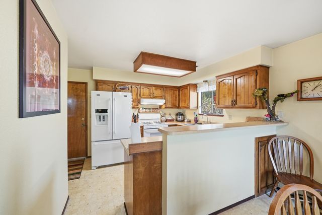 6921 Dennis Court, Redding, CA 96001