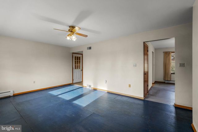 3697 NEWARK RD, Cochranville, PA 19330