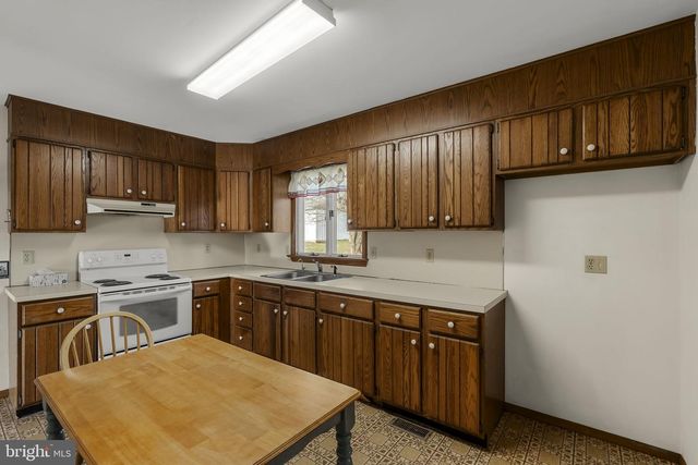 3697 NEWARK RD, Cochranville, PA 19330