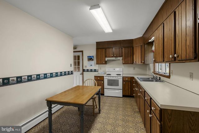 3697 NEWARK RD, Cochranville, PA 19330