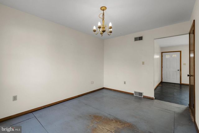 3697 NEWARK RD, Cochranville, PA 19330