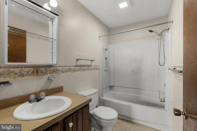 3697 NEWARK RD, Cochranville, PA 19330