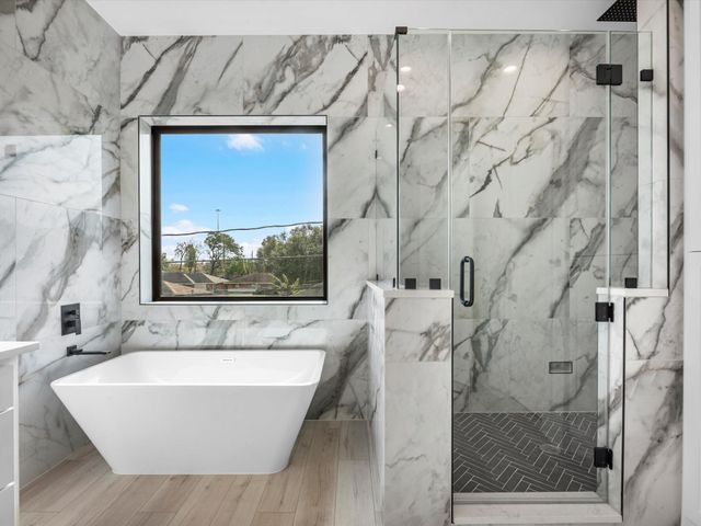 943 W 31st Street, Houston, TX 77018