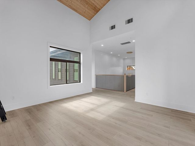 943 W 31st Street, Houston, TX 77018