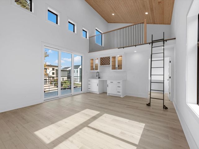 943 W 31st Street, Houston, TX 77018