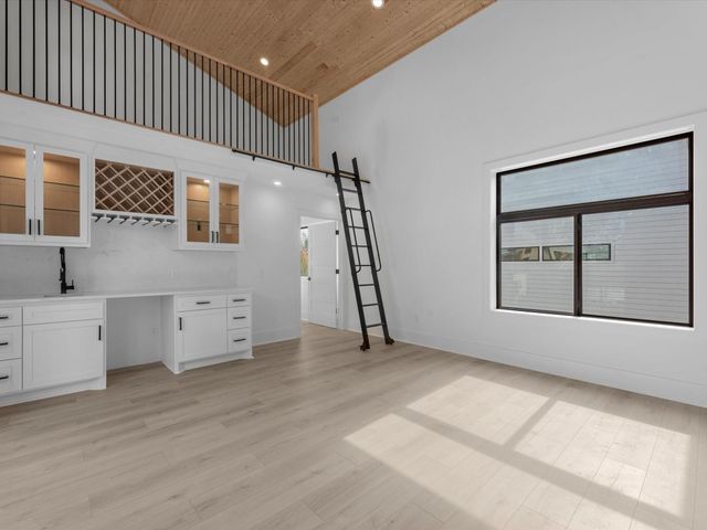 943 W 31st Street, Houston, TX 77018