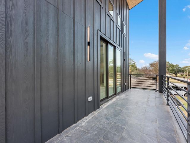 943 W 31st Street, Houston, TX 77018