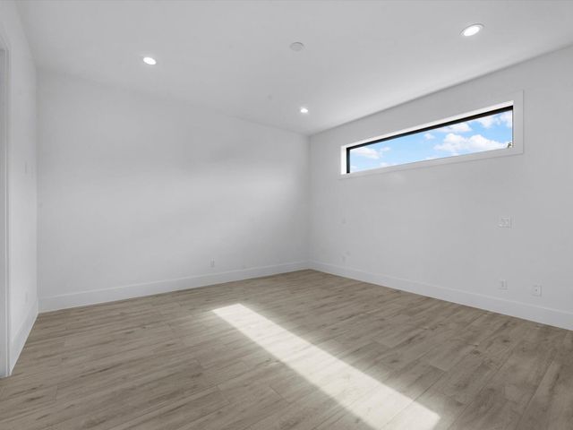 943 W 31st Street, Houston, TX 77018