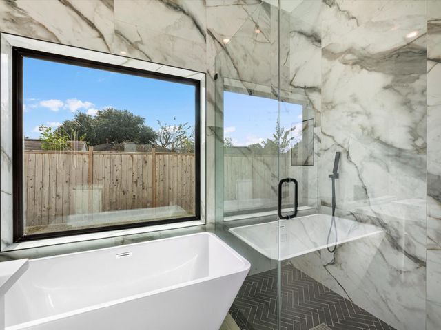 943 W 31st Street, Houston, TX 77018