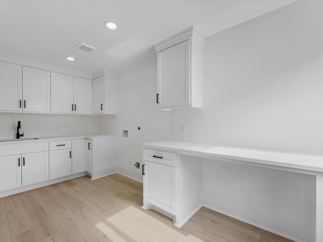 943 W 31st Street, Houston, TX 77018