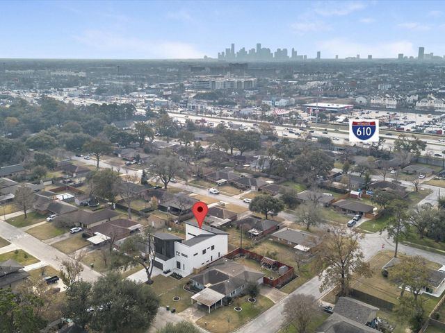 943 W 31st Street, Houston, TX 77018