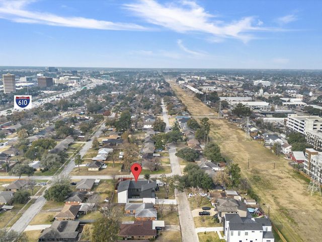 943 W 31st Street, Houston, TX 77018