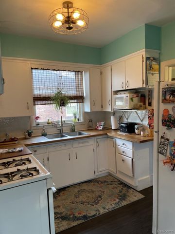 45236 Deshon Street, Utica, MI 48317