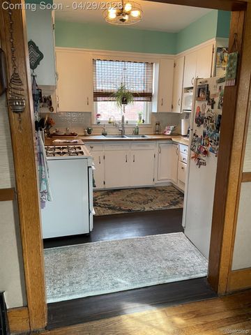 45236 Deshon Street, Utica, MI 48317