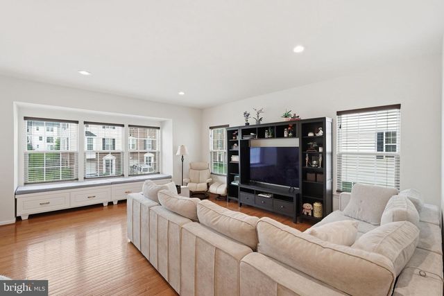 22925 CHINKAPIN OAK TER, Sterling, VA 20166