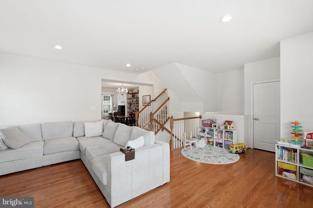 22925 CHINKAPIN OAK TER, Sterling, VA 20166