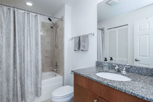 3125 W Fullerton Avenue 206, Chicago, IL 60647