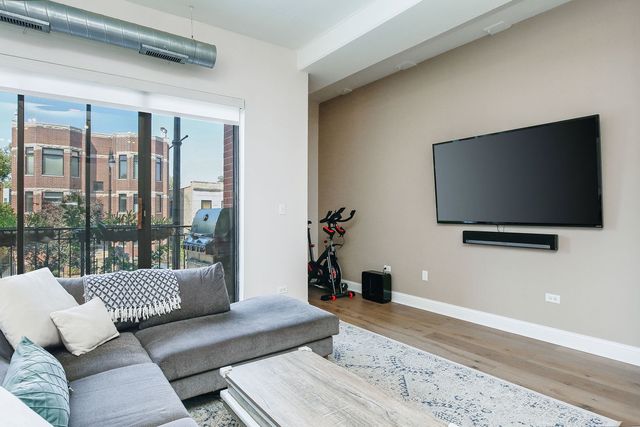 3125 W Fullerton Avenue 206, Chicago, IL 60647