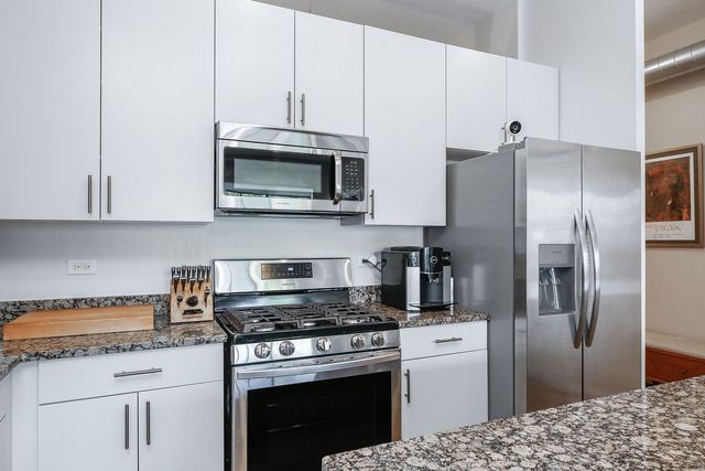 3125 W Fullerton Avenue 206, Chicago, IL 60647