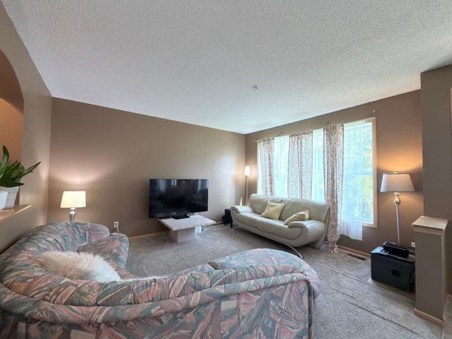 13705 54th Avenue N, Plymouth, MN 55446