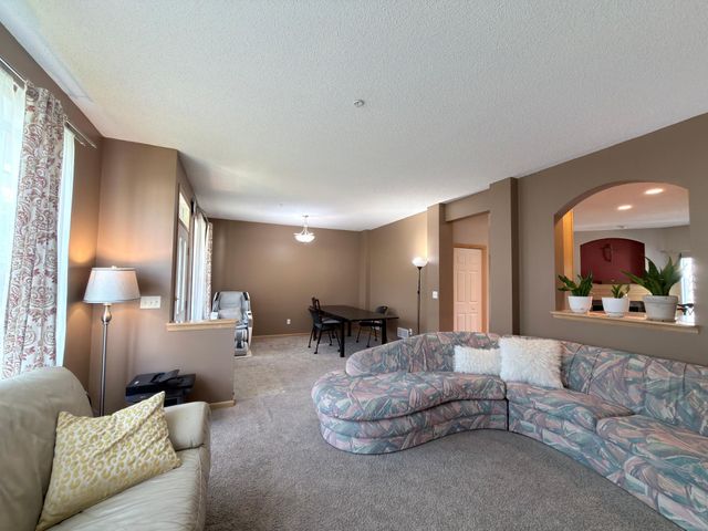 13705 54th Avenue N, Plymouth, MN 55446