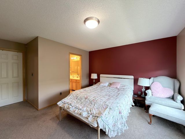 13705 54th Avenue N, Plymouth, MN 55446
