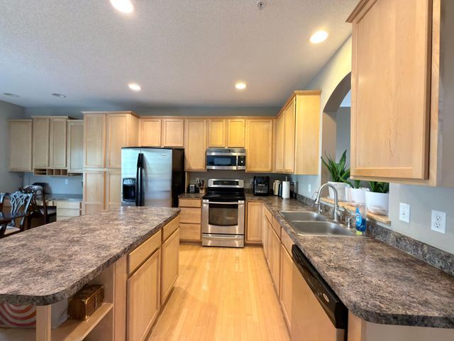 13705 54th Avenue N, Plymouth, MN 55446