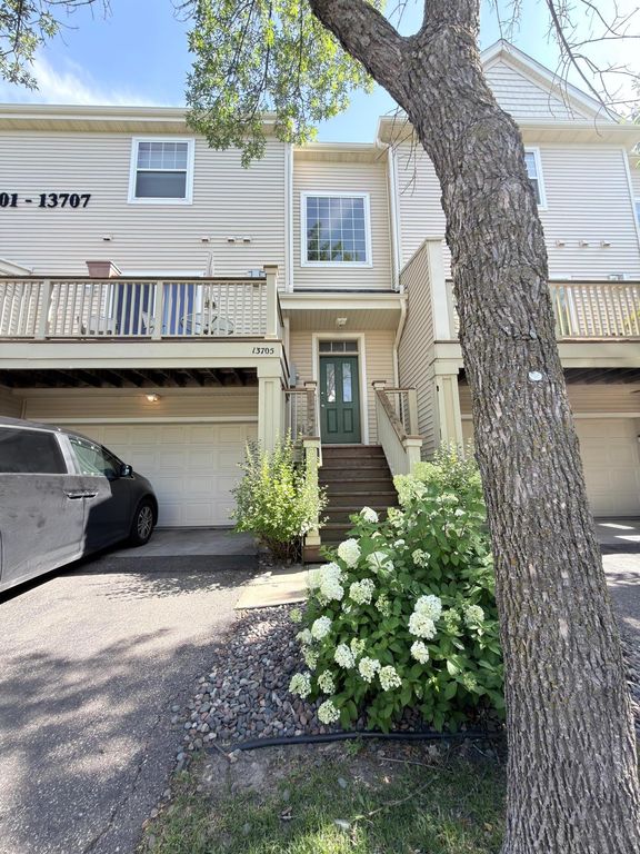 13705 54th Avenue N, Plymouth, MN 55446