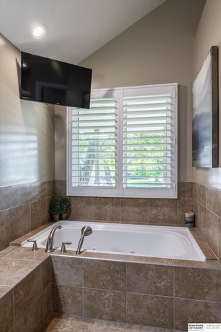 1710 N 212th Street, Elkhorn, NE 68022